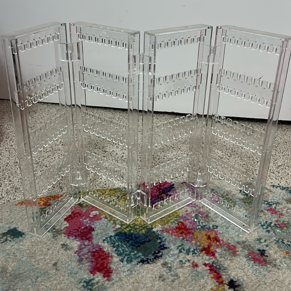 Foldable four-row earring holder
